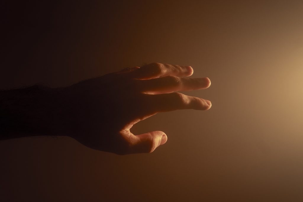 hand-g9e769faa9_1920