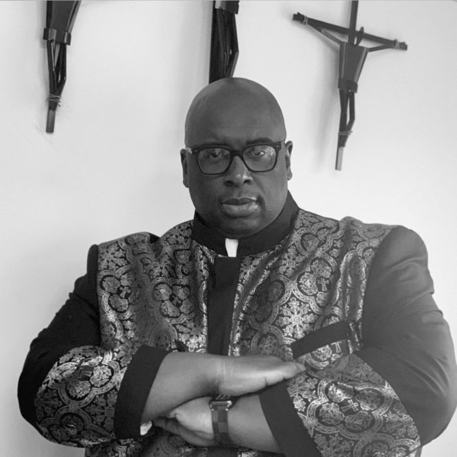 Headshot of Pastor Darron Edwards